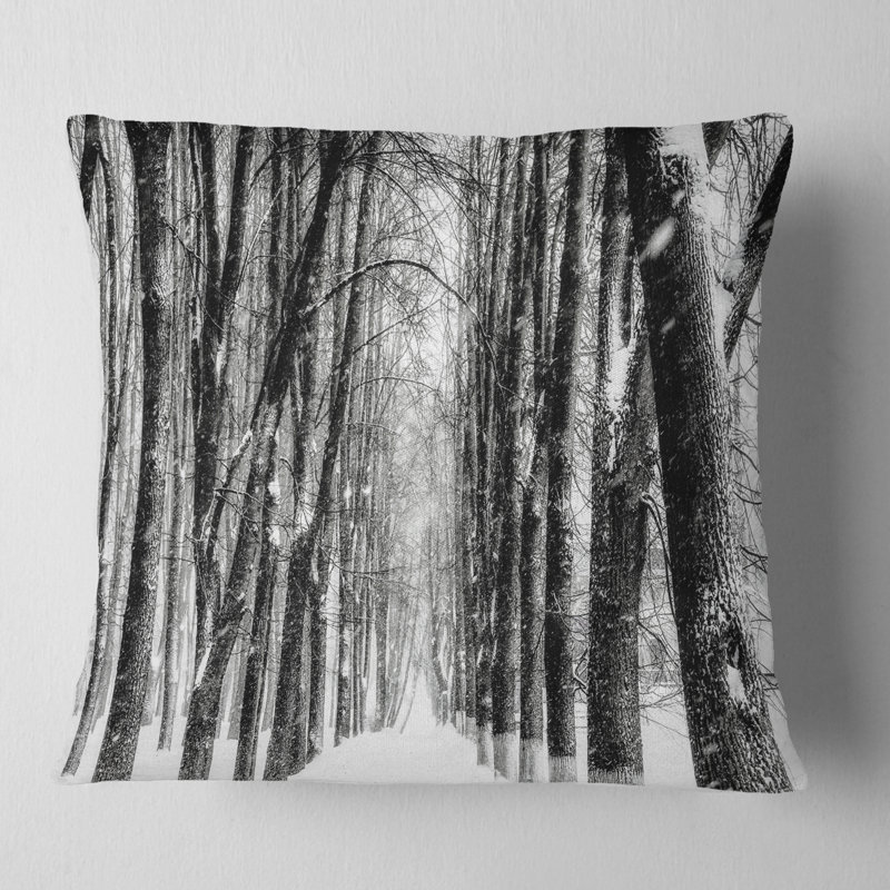 Coussin imprimé noir et blanc Snowy Forest, 16 po x 1 po, Coussin décoratif