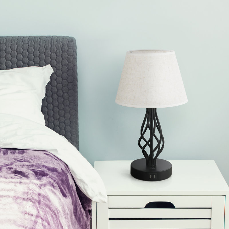 Lampe de table Aureja avec base en fer et ports USB