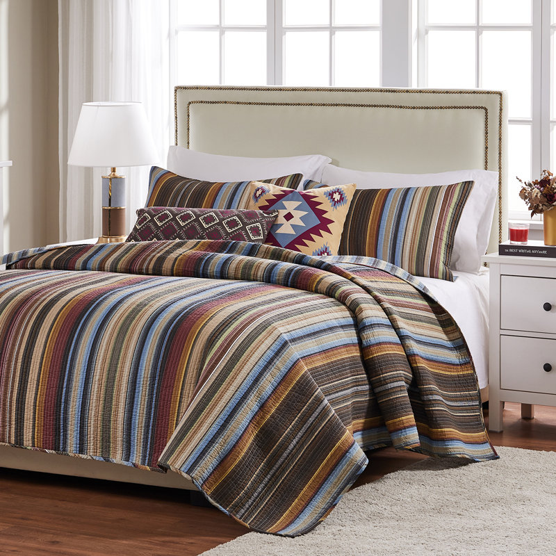 Durango Twin Blue Cotton Reversible Quilt Set with Throw Pillows