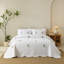 Ensemble de courtepointe brodée bouquet de roses blanches en coton 3 pièces-130036656