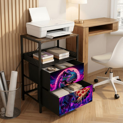 Table de chevet 2 tiroirs avec station de charge, table de chevet pour chambre avec ports USB et amp; Outlets, tablette ouverte noire, table de chevet avec imprimé rétro T Rex Eating Pizza Neon Cityscape