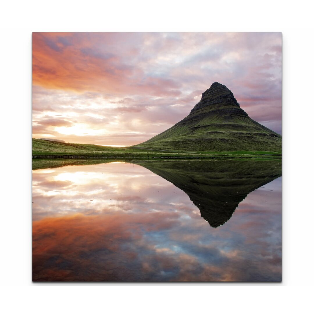 Leinwandbild Schöne isländische Berglandschaft