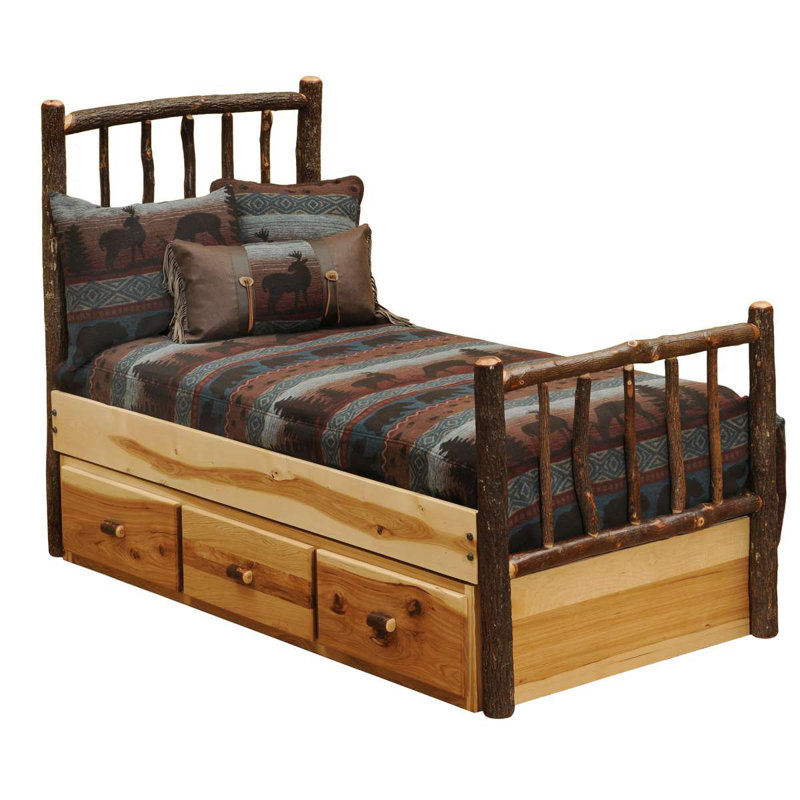 Commode sous le lit à trois tiroirs Fireside Lodge Hickory, Traditionnel