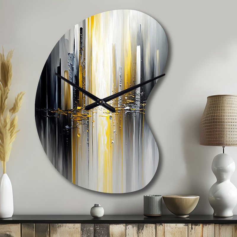 Abstrait géométrique noir et jaune II - horloge murale géométrique en forme unique, horloge murale moderne à forme libre