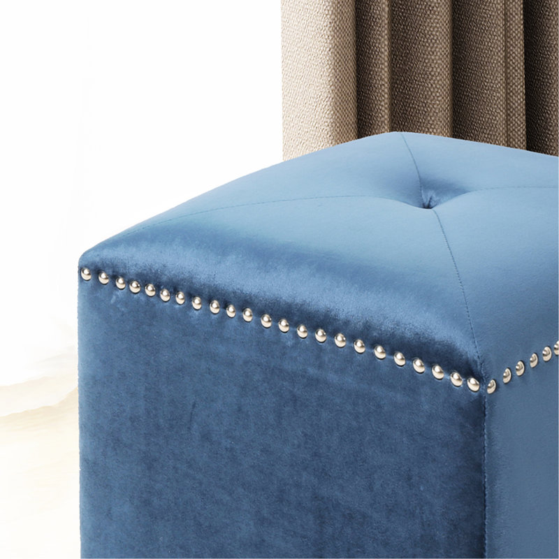 Velours bleu foncé attrayant avec bordure cloutée de 16,56 po Profondément profond