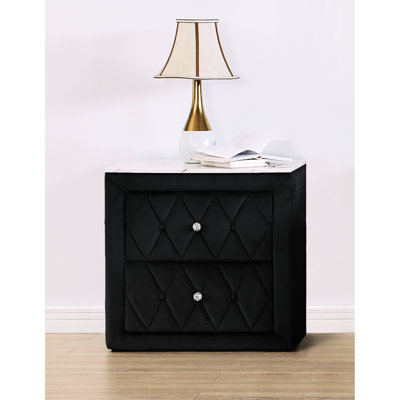 Table de chevet élégante avec surface en faux marbre et rangement à 2 tiroirs dans des espaces modernes noirs