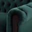 Luxueux canapé-lit rembourré en velours avec bouton capitonné, parfait pour des conversations relaxantes et des séances de lecture confortables