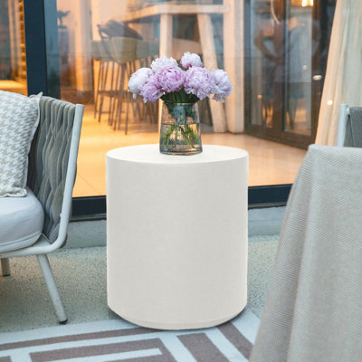 Table d'appoint en béton