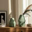 Vase en grès avec texture nervurée et silhouette sculpturale, vase décoratif moderne en céramique pour un style intérieur contemporain-1102645466