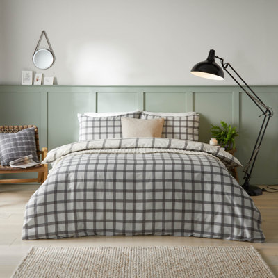 Canberra Check Classic Polyester Chequered Duvet Cover Set with Pillowcases