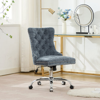 Fauteuil d'appoint surdimensionné de luxe avec triple soutien élastique, assise profonde et base en métal de qualité supérieure pour un confort et une stabilité ultimes.