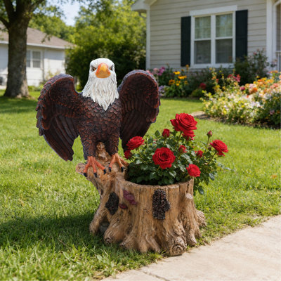 Pot à fleurs sur une souche d'arbre Majestic Eagle avec des ailes déployées - Pot de fleurs décoratif en polyrésine durable pour patio et pelouse - Cadeau de décoration unique