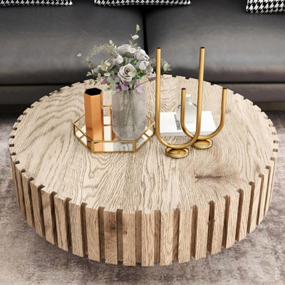 Table basse de 80 cm (31,4 po) en bois naturel, stable pour les objets lourds, s'adaptant à différents styles de décoration, idéale pour y disposer des objets décoratifs.
