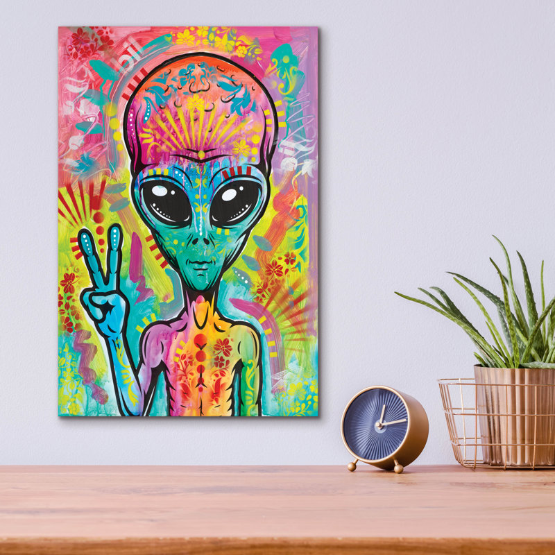 «Alien Peace Fingers» par Dean Russo, H 16 po x l 12 po x P 0,13 po