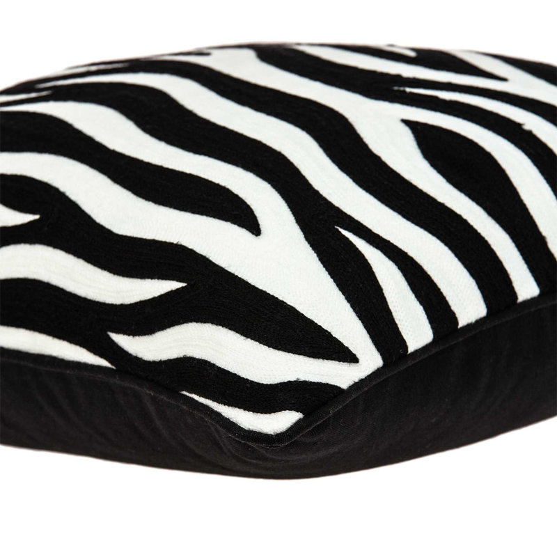 Coussin décoratif carré zébré noir et blanc 20 po Parkland Collection Simba, Poly