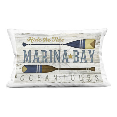 Coussin décoratif imprimé Ride The Tide Marina Bay par Jennifer Pugh