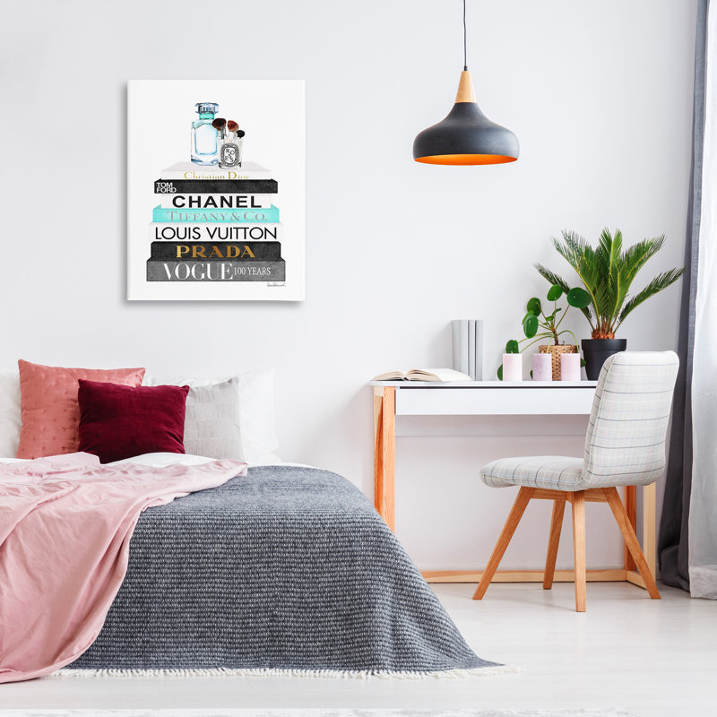 «Book Stack Perfume Brushes Glam Fashion», reproduction de peinture à l'aquarelle, H 20 po x l 16 po