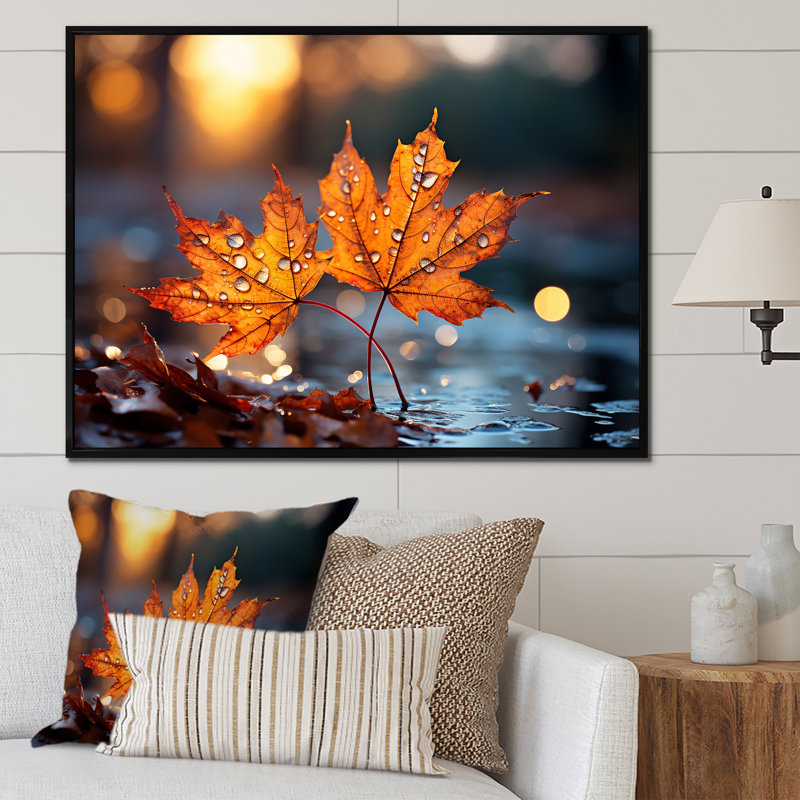 «Orange Autumn Maple Leaves III» - Art mural érable,  H 12 po x l 20 po x P 1 po, Cadre flottant noir