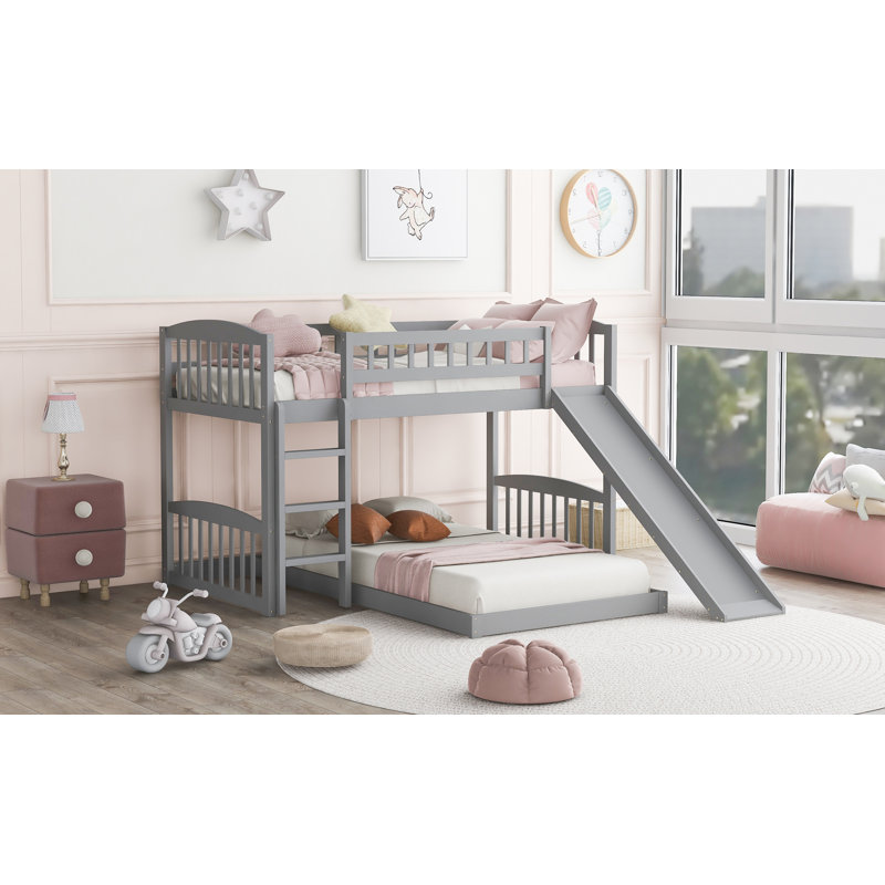 Lit superposé simple au-dessus d'un lit simple avec glissière et échelle, gris