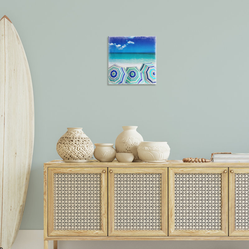 "Three Beach Umbrellas View", art mural par Charlie Carter, H 17 po x l 17 po