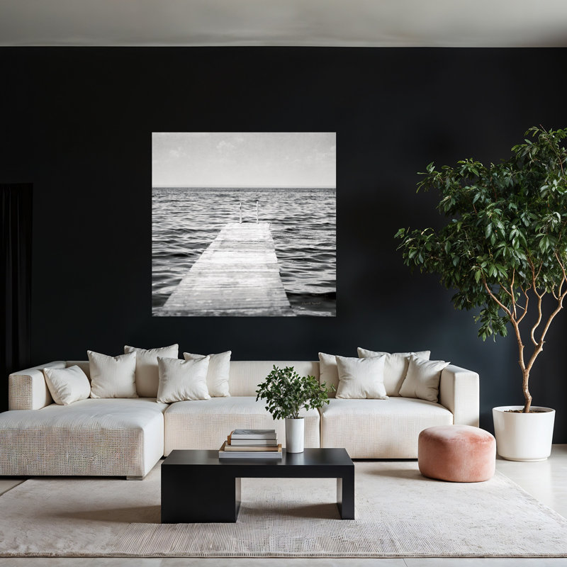 «Coastal Calm Days I Bw Crop» avec des nuages noirs et blancs, H 48 po x l 48 po