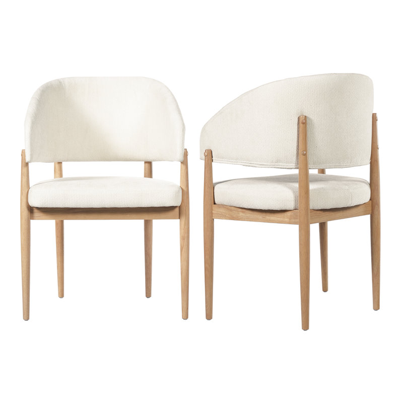 Chaise de salle à manger Liora, de style moderne du milieu du siècle, en bois d'hévéa, avec accoudoirs incurvés, assise rembourrée et dossier enveloppant.