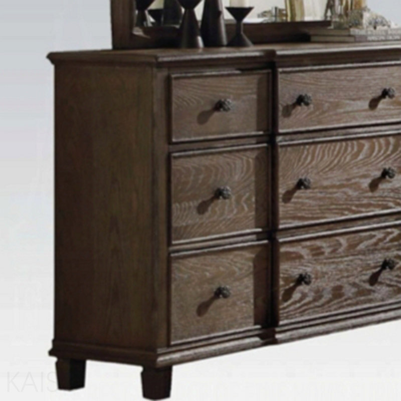 Commode en chêne vieilli