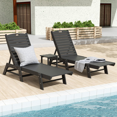Chaise longue inclinable longue de 78,2 po avec table Laguna