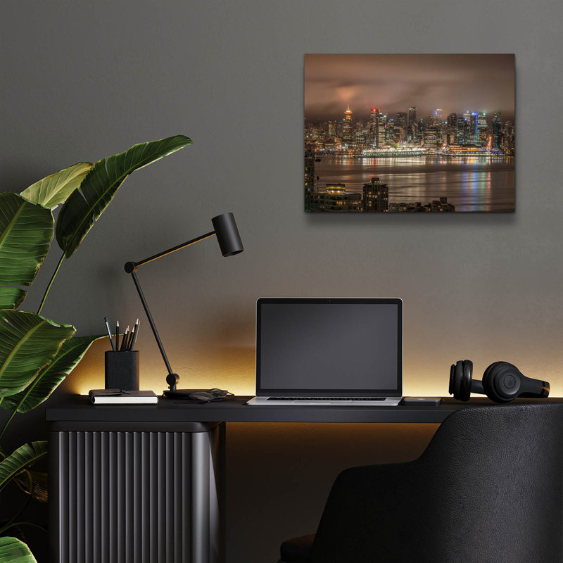 «Vancouver Night» par Tim Oldford, H 12 po x l 16 po x P 0,13 po