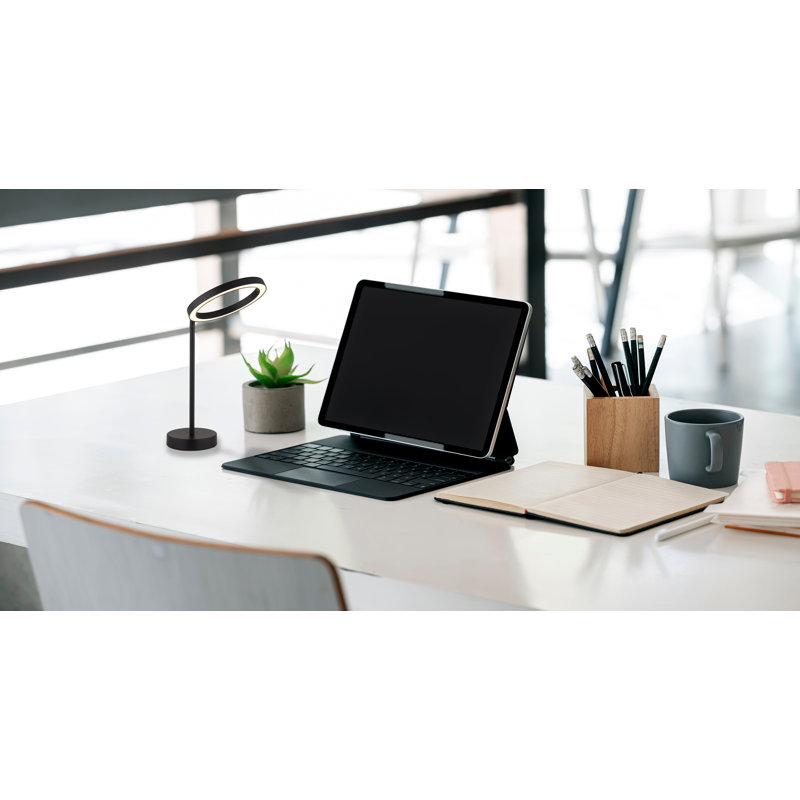 Cheynne Metal Table Lamp