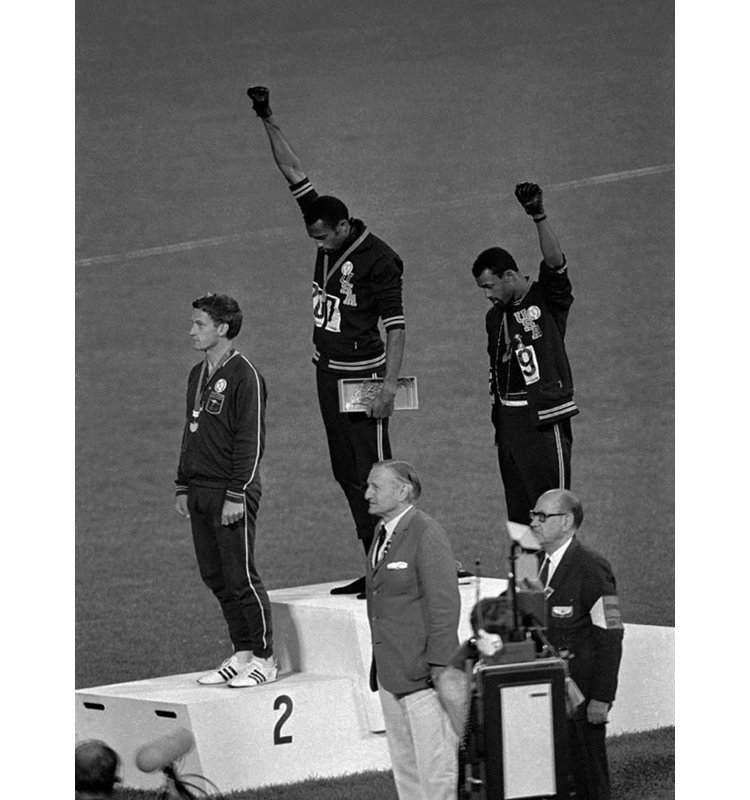 Black Power, médaillés olympiques, Mexico, H 18 po x l 14 po