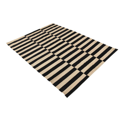 4x6 Pinkerton Black and White Rug