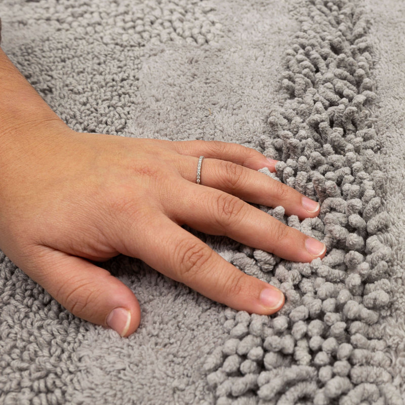 Laverne High/Low Stain/Fade Resistant Non-Slip Machine Washable Bath Mat, 27" W x 45" L, Silver