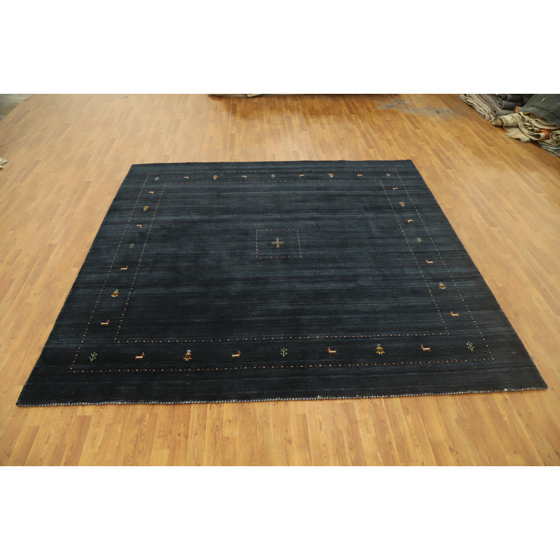 Tapis luxueux de style Gabbeh aux tons foncés 9 x 9 avec des accents d'animaux
