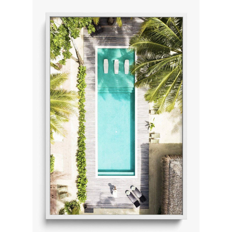 «Poolside Paradise» , Reproduction encadrée d'une seule photo sans pass, H 38 po x l 26 po, Blanc
