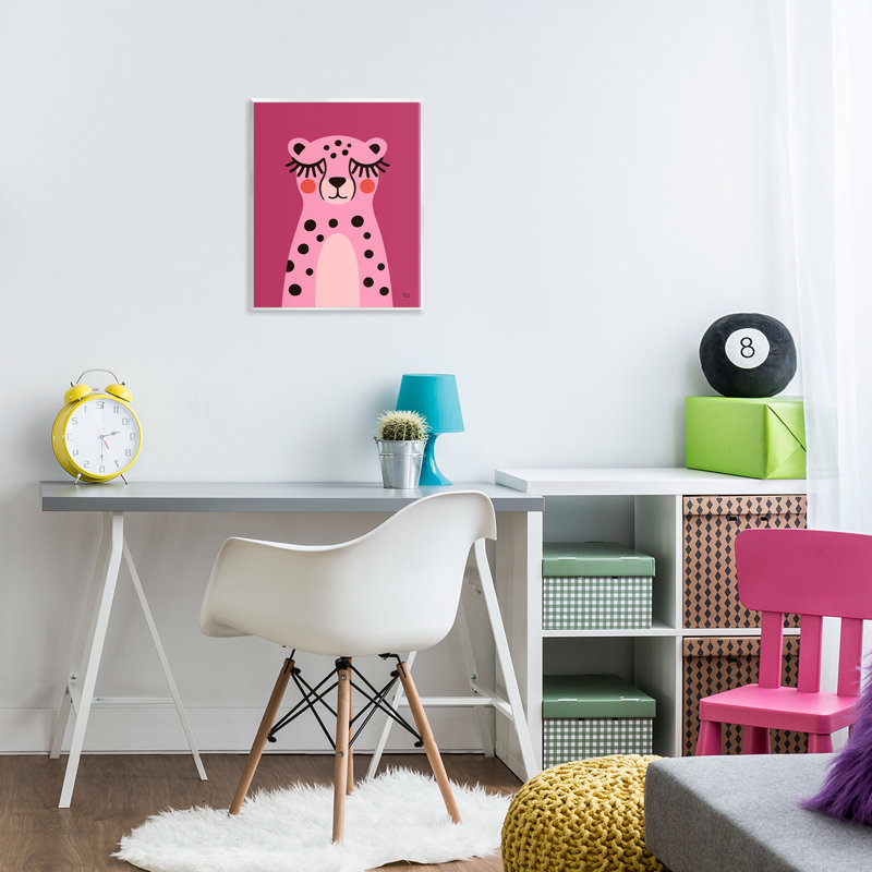 Plaque murale rose avec sourire guépard, design par Jessica Beck
