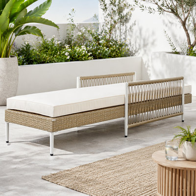 Chaise longue d'extérieur en rotin PE toutes saisons, fauteuil de patio minimaliste en osier avec inclinable réglable à 6 vitesses, accoudoirs et coussin pour le bord de la piscine