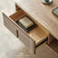 Table basse à quatre pieds avec rangement