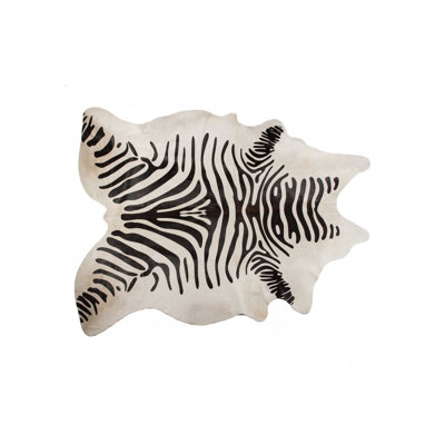 Tapis noir et blanc en peau de vache à rayures zébrées 6 pi x 7 pi