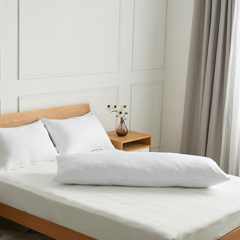 Oreiller en fibre synthétique hypoallergénique Butch Plush, 20 po x 54 po