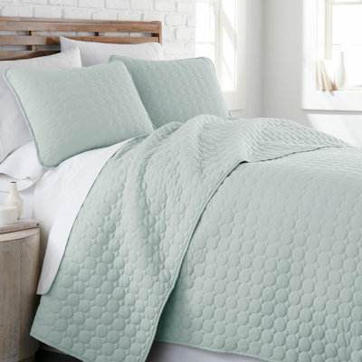 Ensemble de courtepointe Southshore Essentials de Southshore Fine Linens, couleur vert clair, en microfibre doublement brossée, avec couette légère surdimensionnée brodée et 2 taies d'oreiller King, King / California King