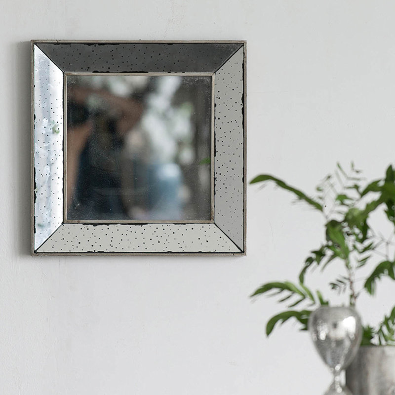 Miroir suspendu 18 po X, 18,55 po x 18,61 po
