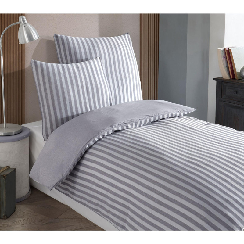 Quiltisse Striped Bedspread with Pillowcases Included, Light Grey, Single XXL Bedspread + 1 Standard Pillowcase