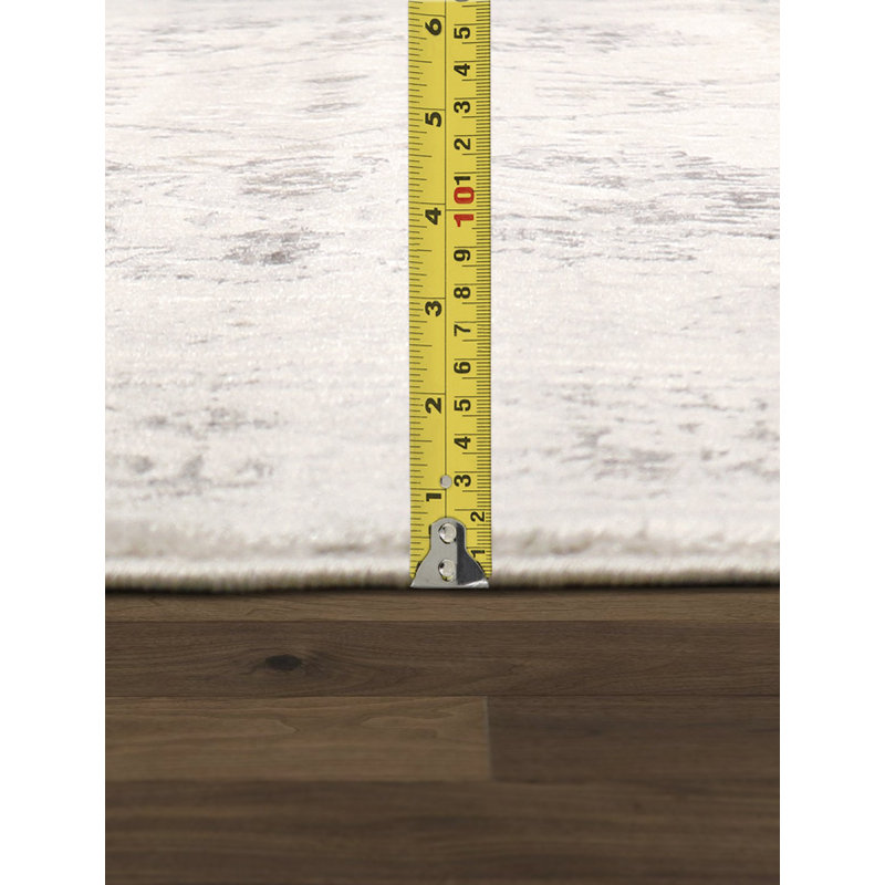 Ivory and Silver Round Stain-Resistant Synthetic Rug