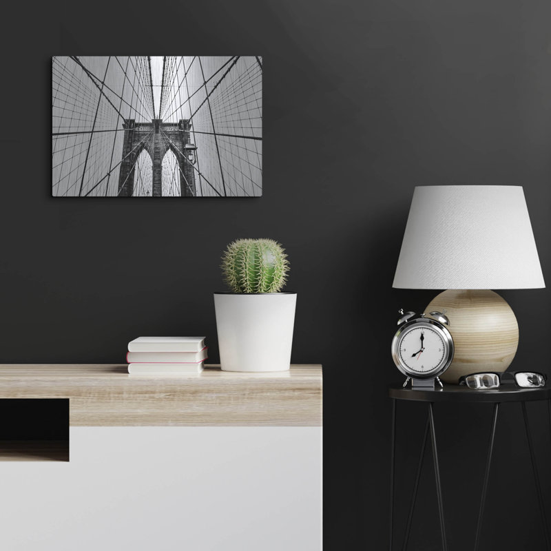 «Brooklyn Bridge Web» par Nicklas Gustafsson, H 16 po x l 24 po