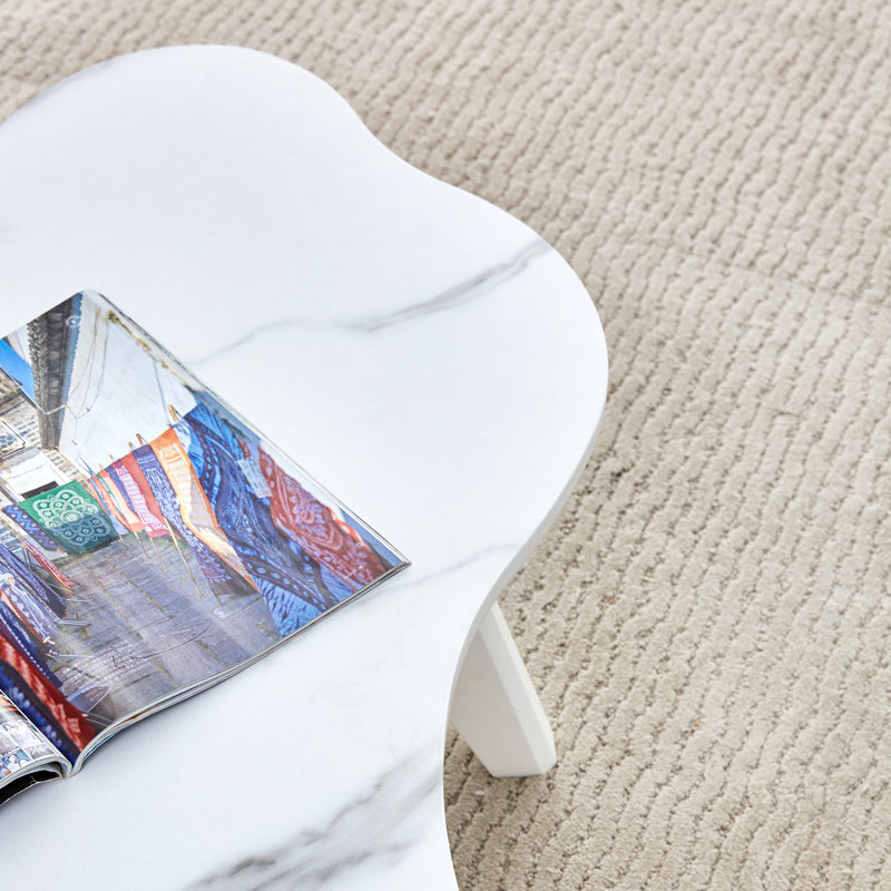 Table basse moderne au sol en forme de nuage