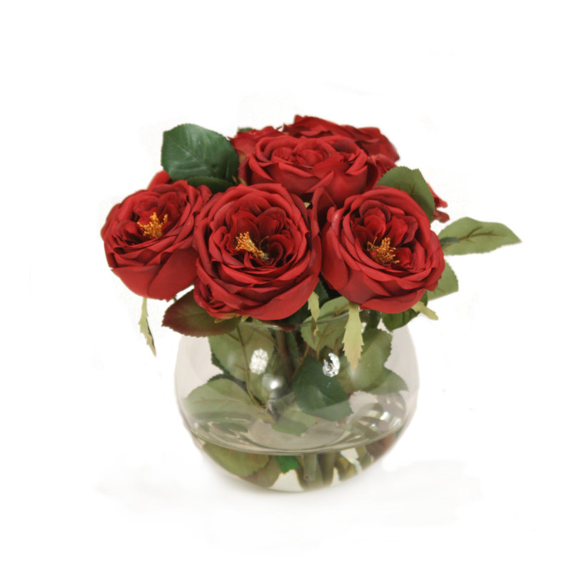 Arrangement floral de roses dans un vase