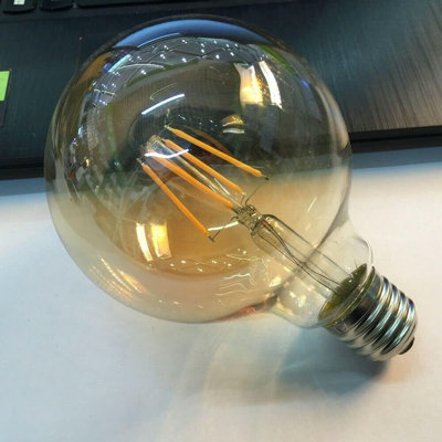 Ampoules à DEL vintage à culot rétro Edison E26 G30 / G95, 4W, équivalent à 40W, 2700K, blanc chaud, ampoule à économie d'énergie à vis en verre ambré à vis à intensité variable pour maison de campagne - Paquet de 6