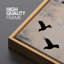 «Black Bird Silhouettes in Flight» sur fond beige - reproduction d'art sur toile encadrée-1545974290-1545974293