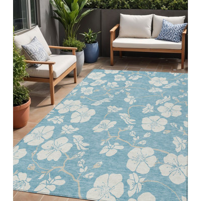 Tapis extérieur lavable floral bleu ciel et ivoire 5 pi x 8 pi